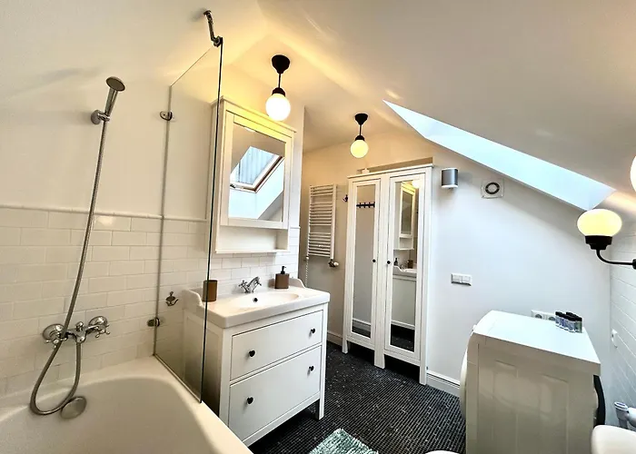 #stayhere - Light 2 Bdr *